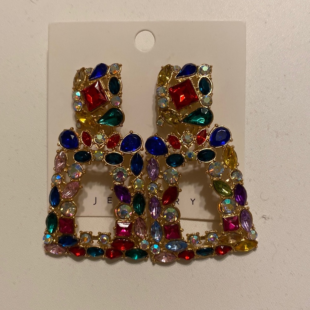 NWOT fashion statement earrings.